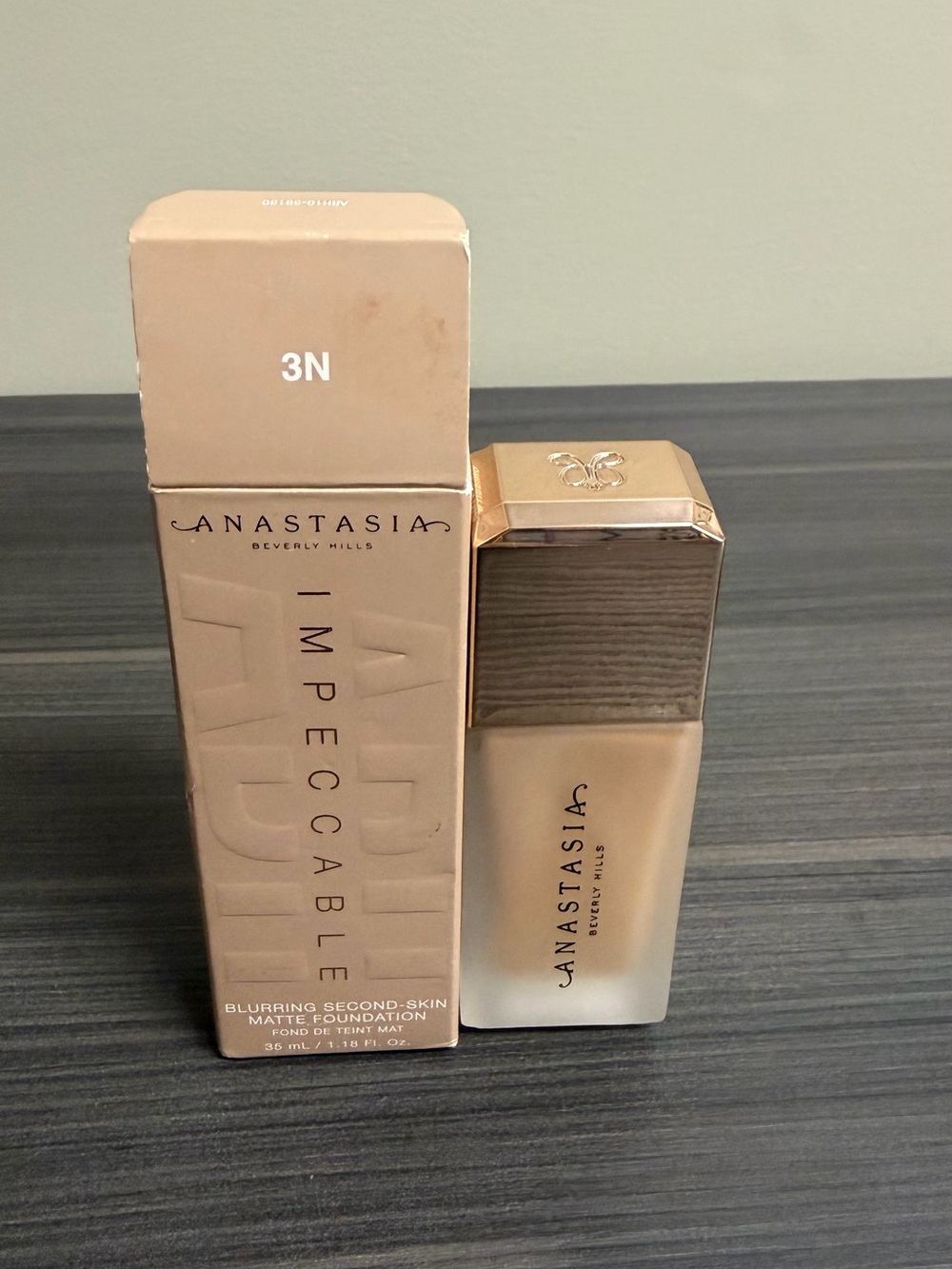 Anastasia Beverly Hills Impeccable Matte Foundation - 3N Beige with Gold Cap
